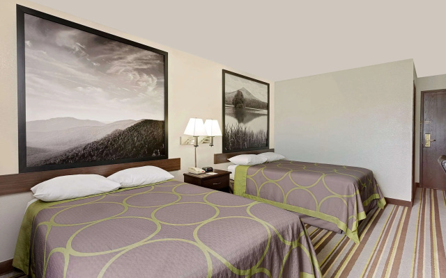 Super 8 by Wyndham Waynesboro