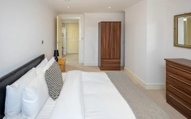 Stylish 1 bed in West Kensington 7mins to Tube