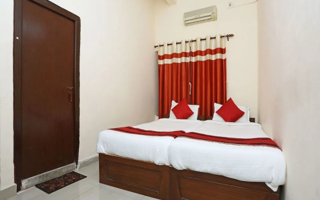 OYO 9001 Hotel East West