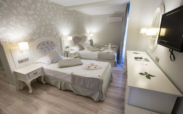 Pinehill Hotel & Suites