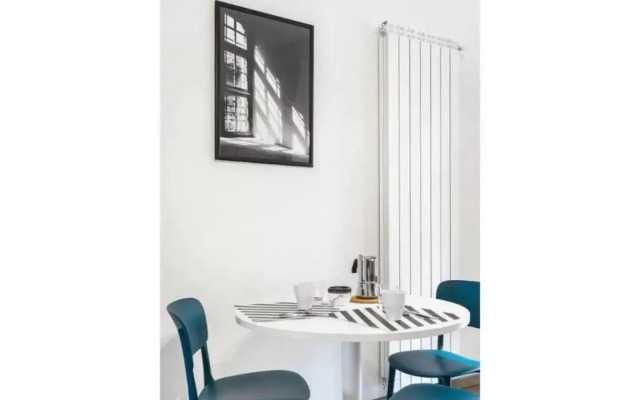 JOIVY Bright Apartment in De Angeli near Subway