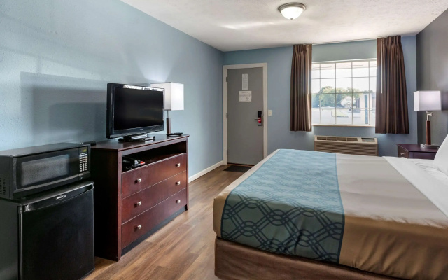 Econo Lodge Inn & Suites Sandusky South