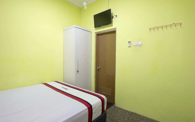 Reddoorz Plus Near Plaza Ambarukmo