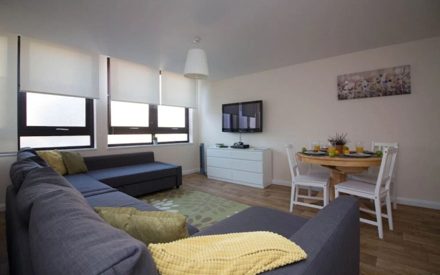 StayZo Castle Point 6 Apartment - Premier Lodge