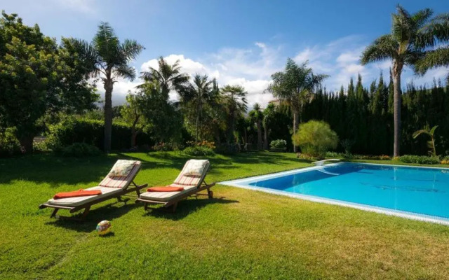 Lujoso apartamento en Finca Robles 1