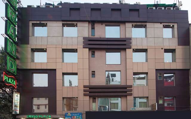 Hotel Grand Plaza вид на фасад