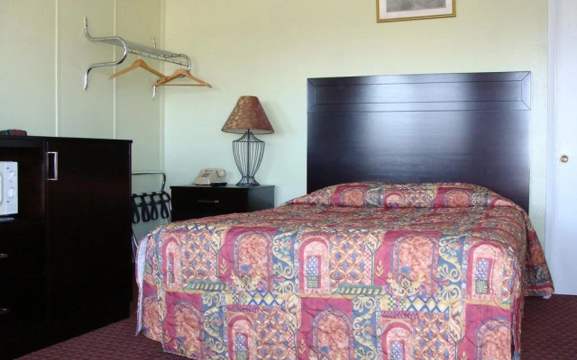 Seven Seas Inn & Suites