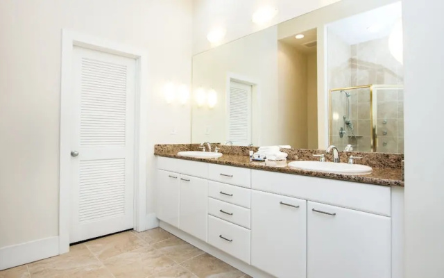 Three Bedroom With Waterfront Views - Unit Crc0104