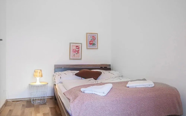 Beautiful 2BR Apt Perfect for Long Stays