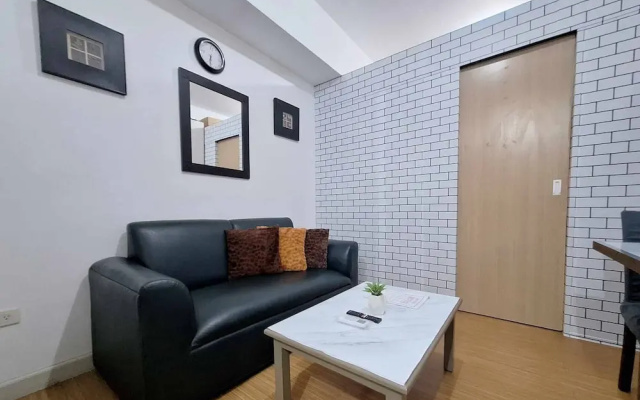 Homey 1BR With Balcony City View in Grace Res