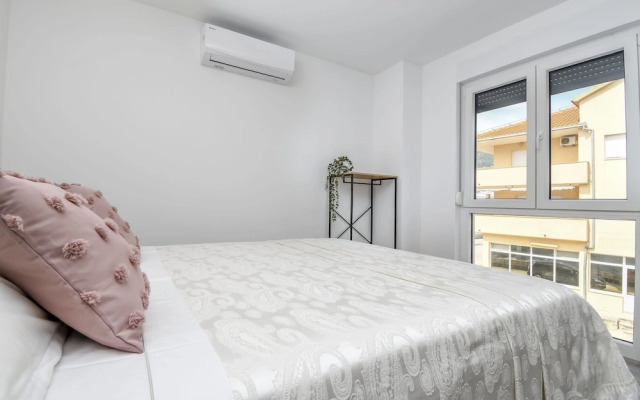 Apartments Castel L