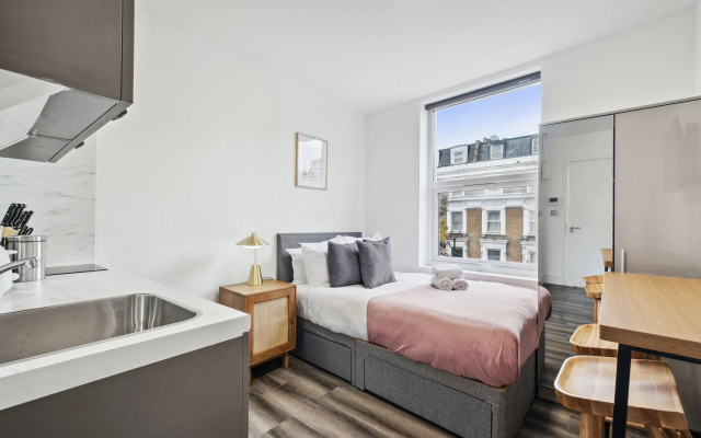STH Sutherland Avenue Apartment