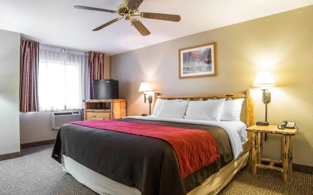Antler Lodge - Gardiner MT