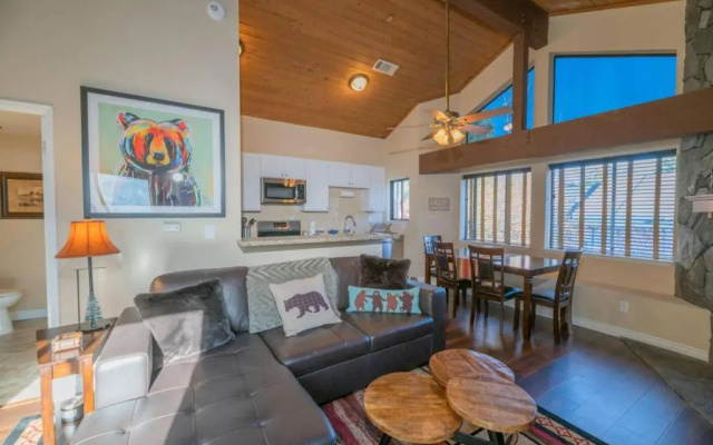 Viking Bear Lair Lakefront Condo
