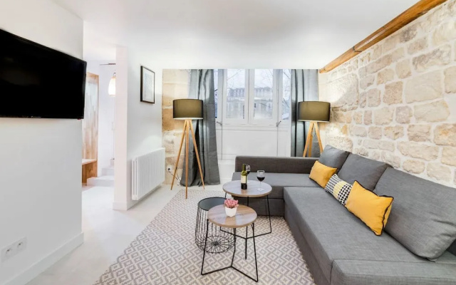 Spacious and Charming Flat on île de la Cité