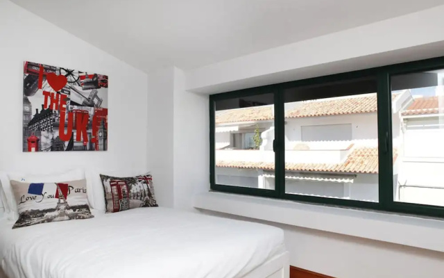 Wondrous Terrace Apartment in Cascais