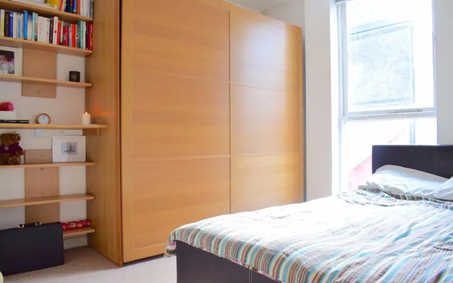 Modern 2 Bedroom Apartment Near Tower Hill