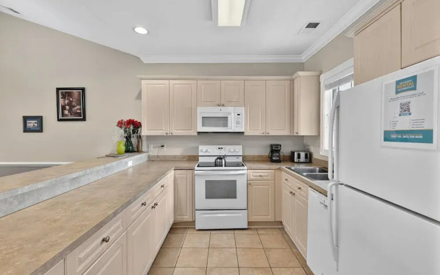Magnolia Pointe Luster Leaf 4895-403