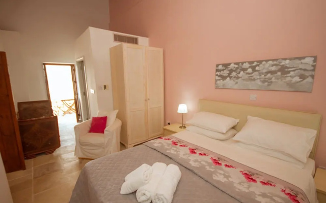 Thyone Uno Bal Cottage