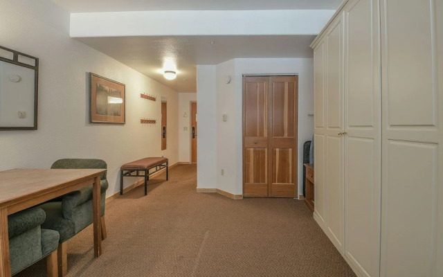 Gateway Lodge 5031