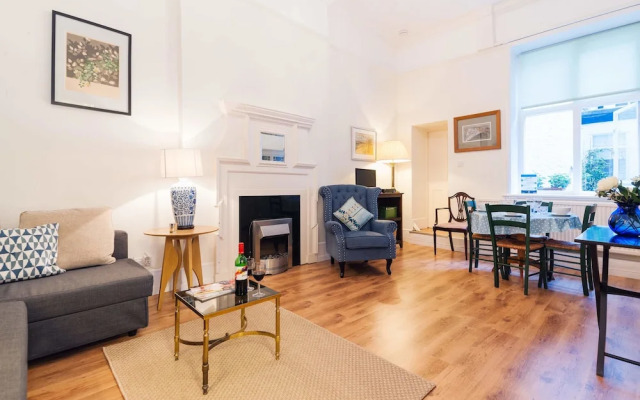 The Chelsea Embankment Apartment - EC