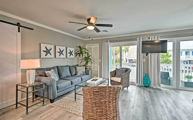 Couples Retreat w/ Balcony in Surfside Beach!