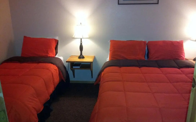 Honey Bear Lodge & Cabins