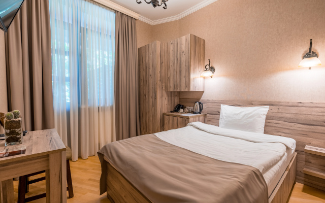 Imperial House Hotel