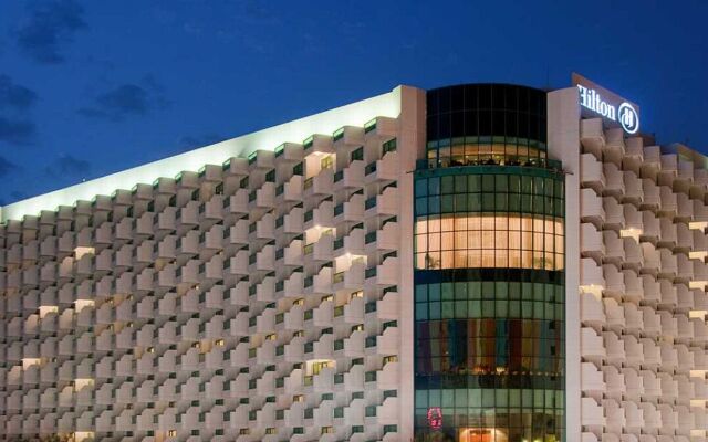Отель Hilton Dubai The Walk вид на фасад