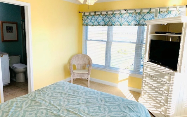 Old Man & The Sea 5 Bedroom Home by RedAwning