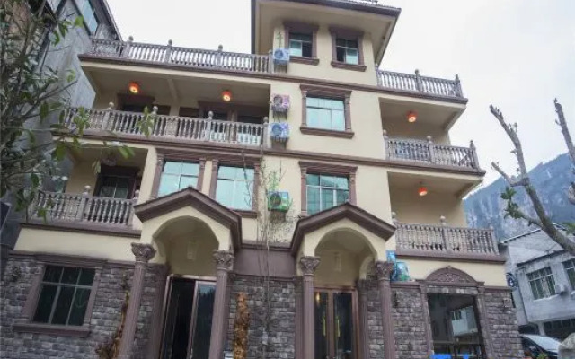 Qshan Gallery Hotel