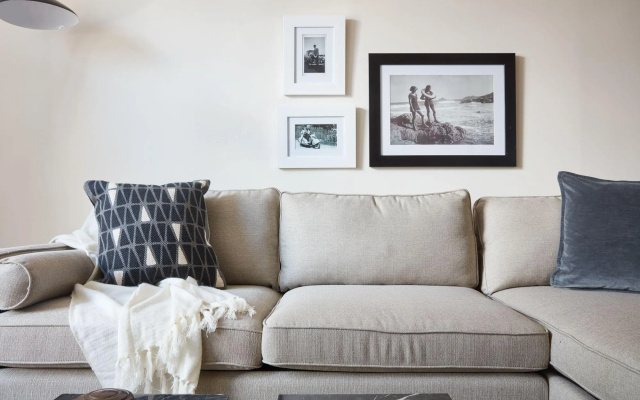 Stylish 1BR + Train | Theatre District | Evonify
