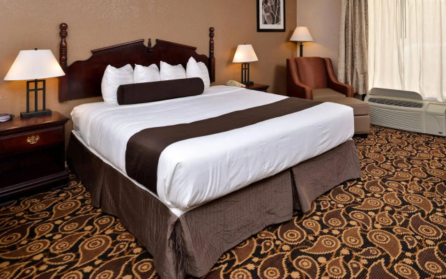 Mockingbird Inn & Suites