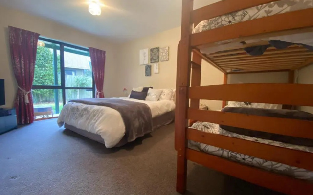 8b Rippingale Road