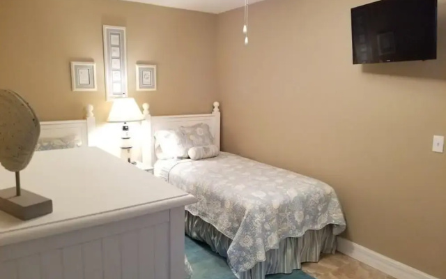 Summerhouse 101 3 Bedroom Condo by RedAwning