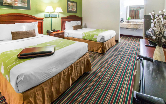 Econo Lodge Savannah Gateway I-95