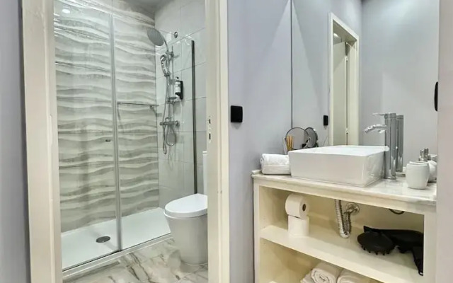 Bright Apartment Near Bolhao Metro Station