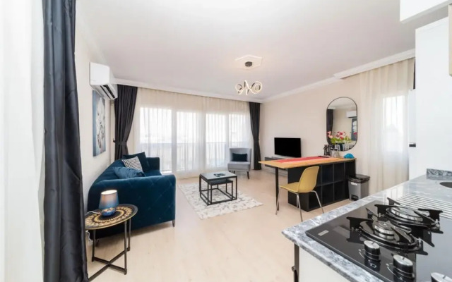 Lovely Flat 2 km to Lara Beach in Muratpasa