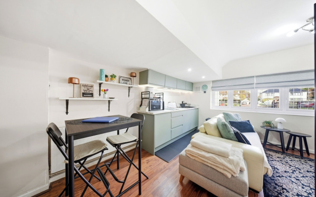 Tranquil Studio - Sleeps 2 & Private Parking
