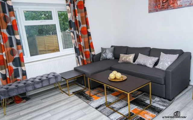 7 Guests - 3 Bedrooms - Parking - Pet Friendly