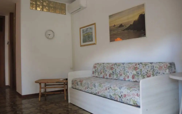 Family Apartment Steps From Pluto Beach