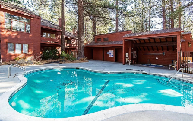 Winterset #18 - Shared Pool & Near Skiing!