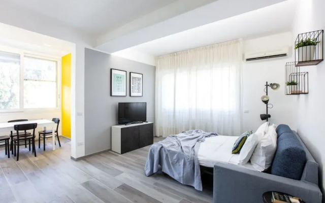 Colourful and Bright Flat Near Vatican