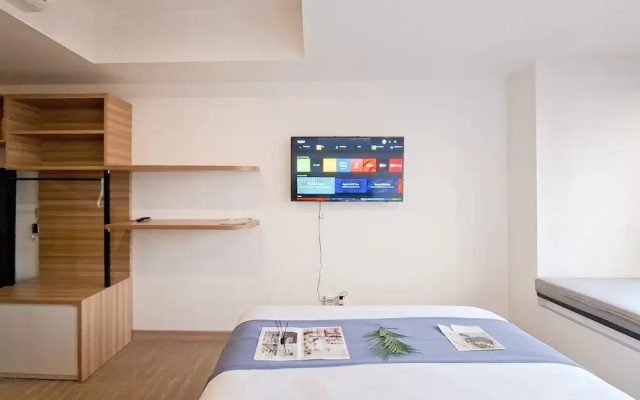 Simple And Tidy Studio Apartment Collins Boulevard