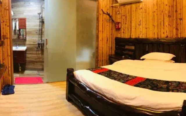 Waving Hand Inn (Furong Ancient Town Scenic Area Branch)