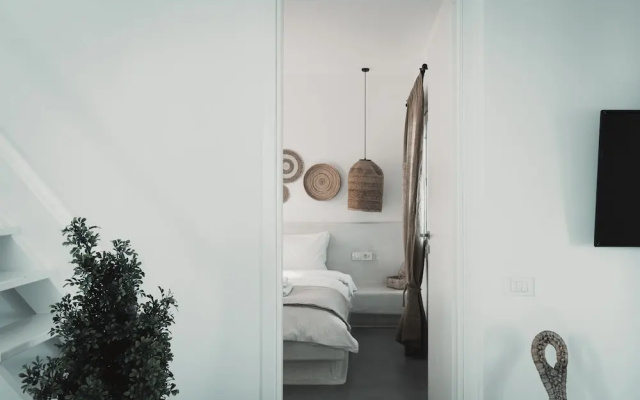 Bianco Diverso Suites