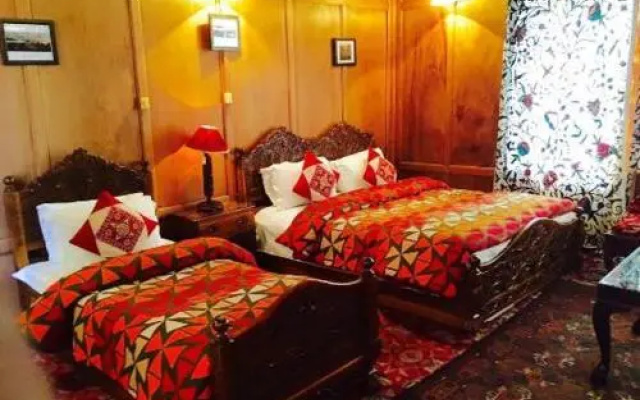 Khan Palace Group of Houseboats