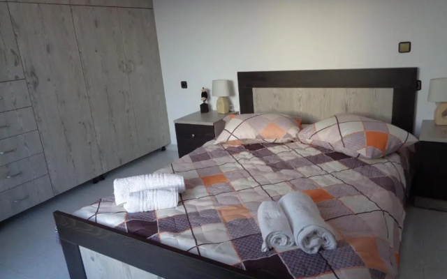 Loutra House