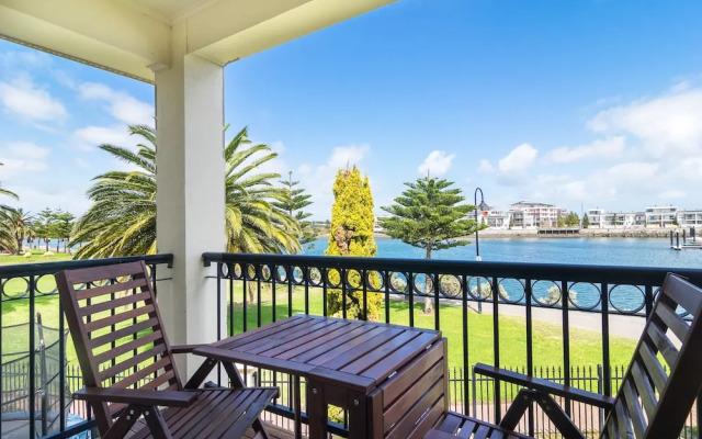 Port Adelaide Harbourside Home