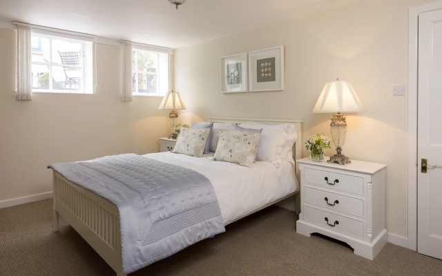 Albany Apartment